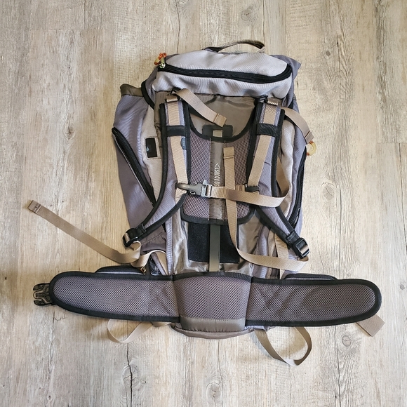 REI Comet Backpacking Hiking Backpack Torso Adjust 37L Hydration Compatible EUC - Picture 2 of 6